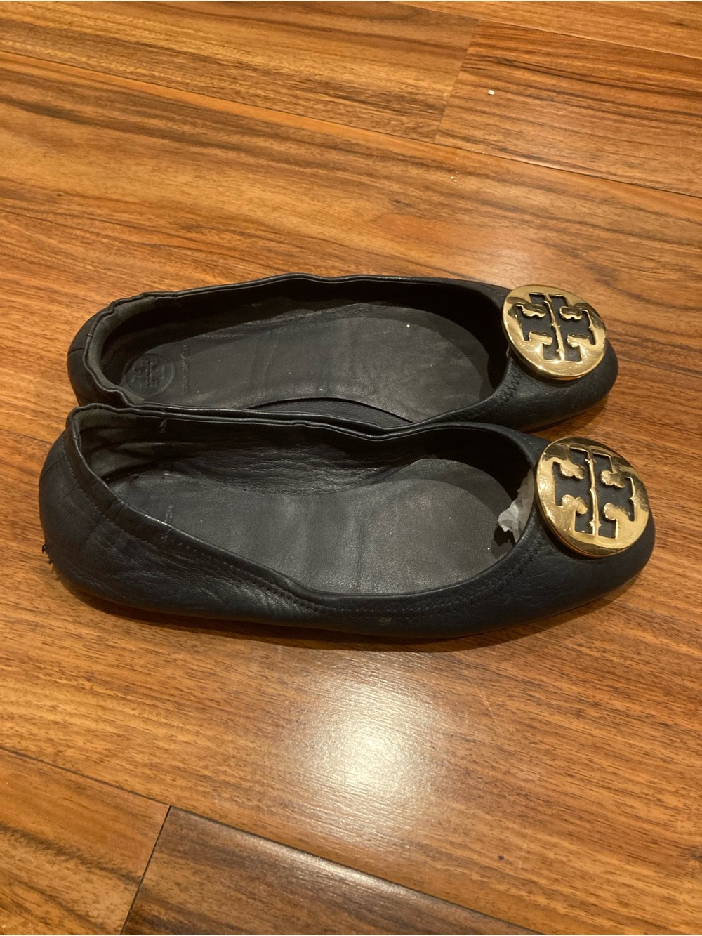 Tory Burch navy blue Leather Ballet flat shoes Gold Logo Medallions Size 9M - Picture 2 of 9